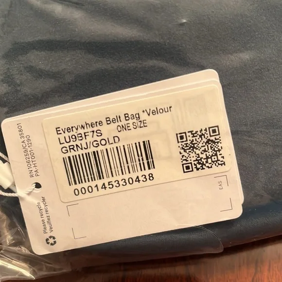 FIRM! lululemon athletica Everywhere Belt Bag Velour 1L (Teal/Turquoise) - Picture 9 of 13